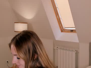 girl
        milaniapayne cam image #2102607