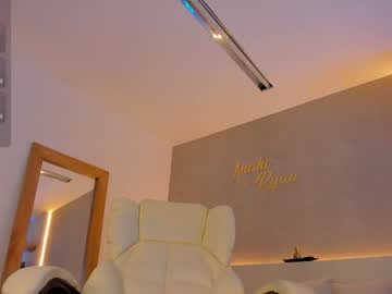 girl
        anahi_ryan cam image #4541407