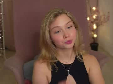 girl
        april_blush cam image #3636734