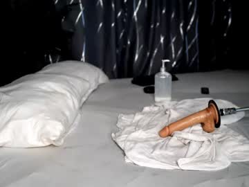 girl
        dee_waters cam image #1714085