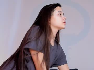 girl
        emilybatee cam image #828422