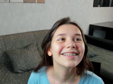 girl
        jolly_bell cam image #2883593
