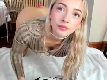 girl
        mazeekiin cam image #3818257