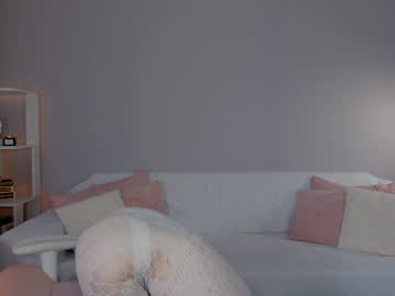 girl
        leahsthetics cam image #4486347