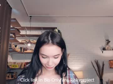 girl
        riskyproject cam image #4630634
