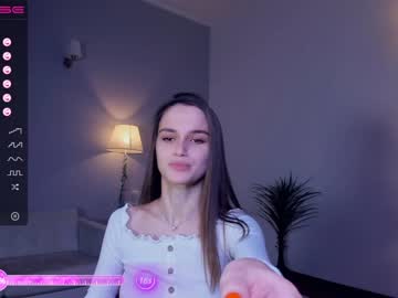girl
        erinwils cam image #2106820