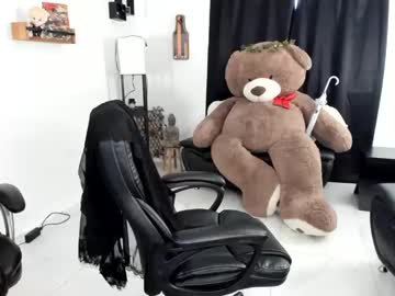 girl
        emoxbunny cam image #1802582