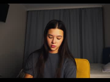 girl
        emilybatee cam image #2079765