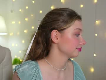 girl
        april_blush cam image #2628611