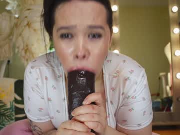 girl
        chery_lady22 cam image #3931447