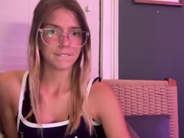girl
        oliviahansleyy cam image #3078304