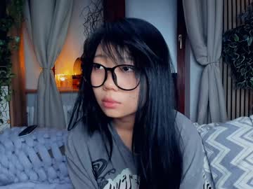 girl
        hinatabroks cam image #3456574