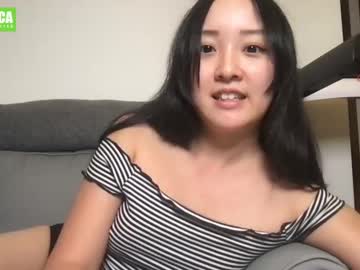 girl
        yourlilylee cam image #3692