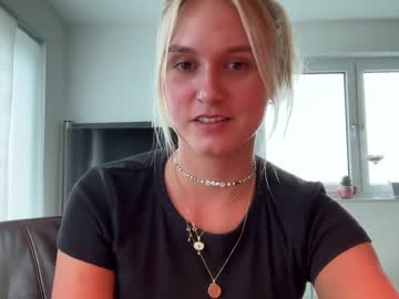 girl
        sarahsapling cam image #1678105