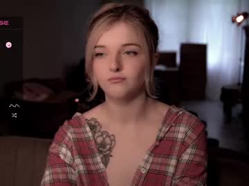 girl
        lucydelovely cam image #1715302