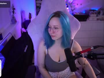 girl
        blue_mooncat cam image #2755656