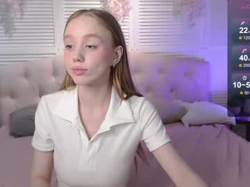 girl
        stacylynne cam image #2764460