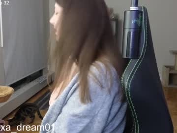 girl
        alexa_dream cam image #2297726