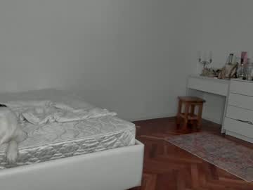 girl
        vivienne_westwoood cam image #1081489