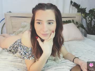 girl
        crystalnut cam image #2829436