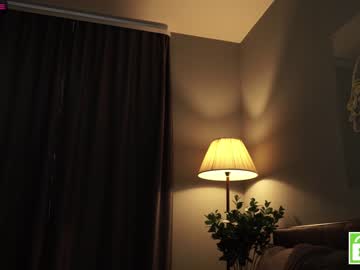 girl
        tessarosse_ cam image #1217359