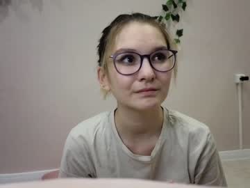 girl
        evepearce cam image #1631790