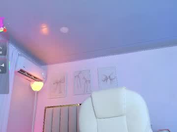girl
        cristal_bunny cam image #4275724