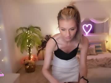 girl
        amyvalentine cam image #1877762