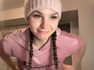 girl
        xyleialuv cam image #579577