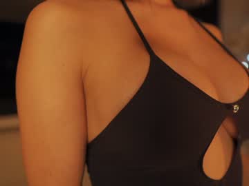 girl
        honeyco57 cam image #2068425