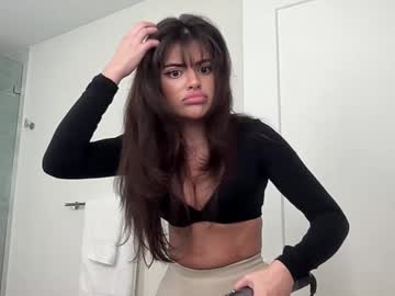 girl
        poutyselena cam image #3953572