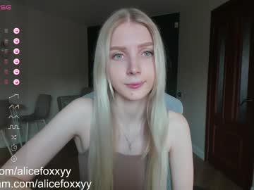 girl
        oh_honey_ cam image #1541850