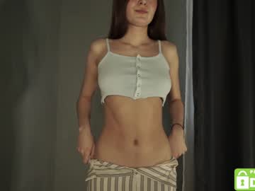 girl
        tessarosse_ cam image #1030610