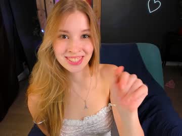 girl
        milablush cam image #1500939
