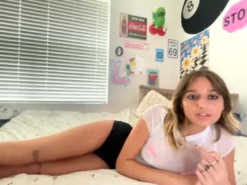 girl
        nelliebear cam image #3081942