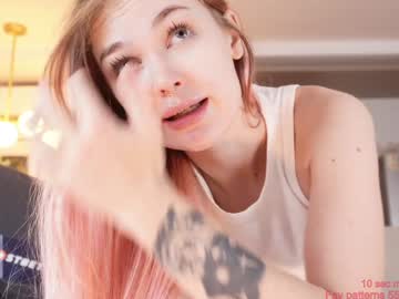 girl
        jelli_jennifer cam image #3691639