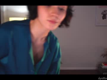 girl
        luna_ai cam image #620578