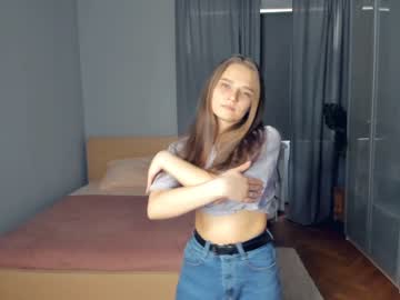 girl
        sunshy_girl cam image #878385