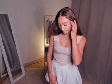 girl
        wave_of_happy_ cam image #1811290
