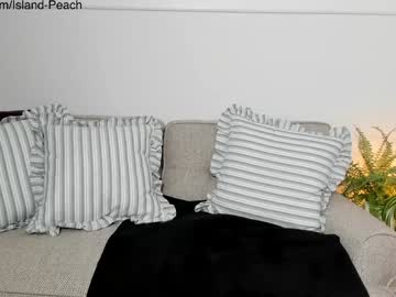 girl
        island_peach cam image #4633102