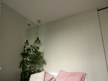 girl
        ronny_ponny cam image #2308102