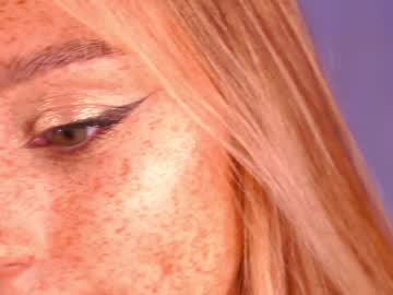 girl
        artease cam image #337879