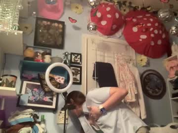 girl
        fairygirlcait cam image #2657622