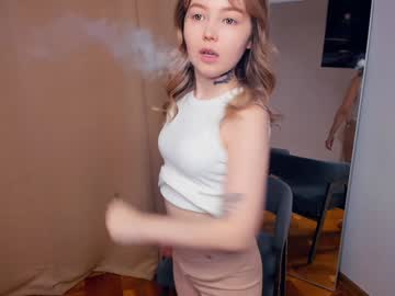 girl
        follow_wishes cam image #3434967