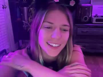 girl
        oliviahansleyy cam image #4209555