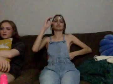 girl
        brattyashie cam image #3322654
