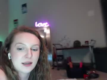 girl
        skyewatson cam image #689329