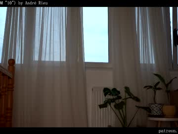 girl
        ms_dira cam image #4459693
