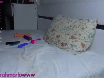 girl
        sarah__marlow__ cam image #741144