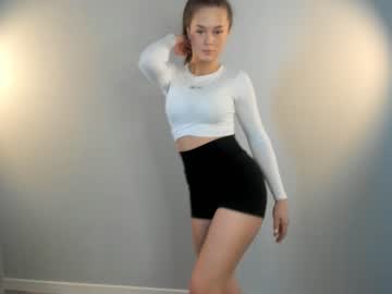 girl
        brittcubitt cam image #2369700